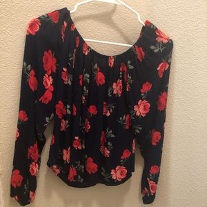 New🔥 Hollister Small off the shoulder top